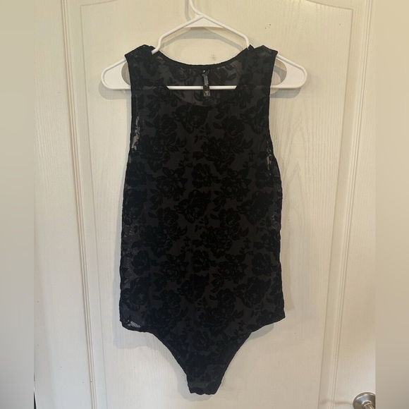 NWT Torrid Black Flocked Mesh Bodysuit size 1/1X (14-16) but runs small - Picture 4 of 9